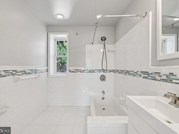 2435 Christian Street, Philadelphia PA 19146