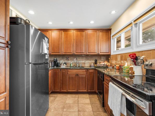 131 Everturn Lane, Levittown PA 19054