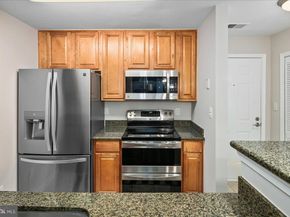 3178 Summit Square Drive 3C11, Oakton VA 22124