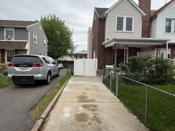 825 Rhawn Street, Philadelphia PA 19111
