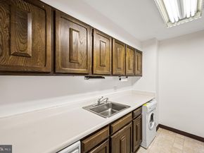 1901 John F Kennedy Boulevard 913, Philadelphia PA 19103