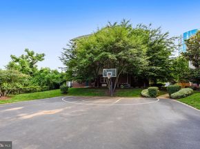1521 Spring Gate Drive 10211, Mclean VA 22102