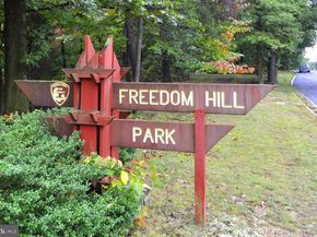 1521 Spring Gate Drive 10211, Mclean VA 22102