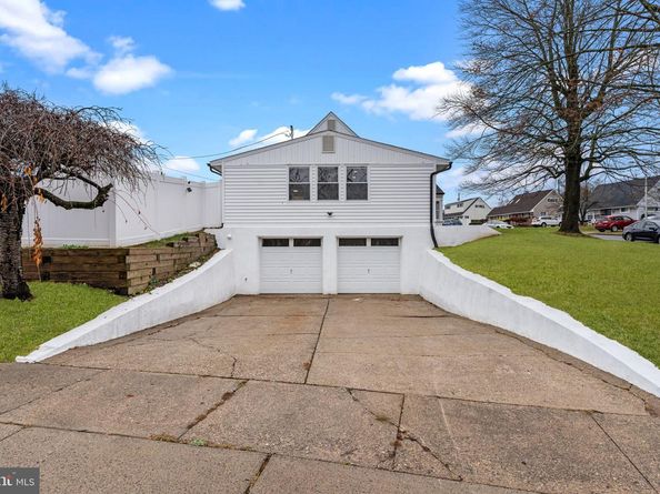 64 Vividleaf Lane, Levittown PA 19054