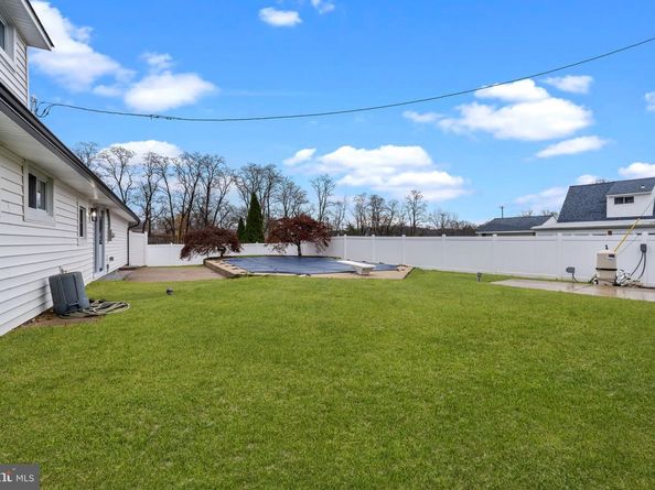 64 Vividleaf Lane, Levittown PA 19054