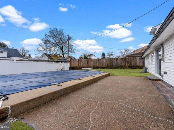 64 Vividleaf Lane, Levittown PA 19054