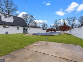 64 Vividleaf Lane, Levittown PA 19054