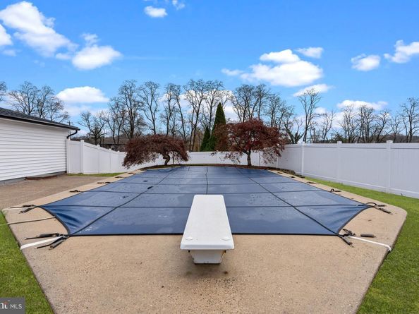 64 Vividleaf Lane, Levittown PA 19054