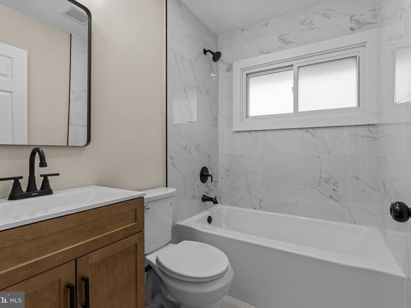 64 Vividleaf Lane, Levittown PA 19054