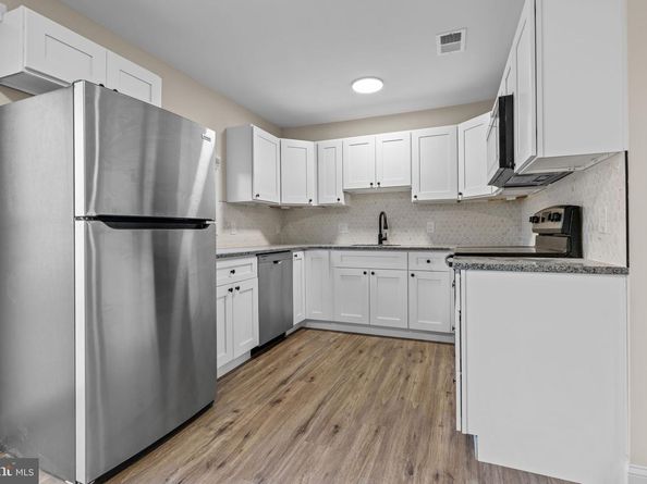 64 Vividleaf Lane, Levittown PA 19054