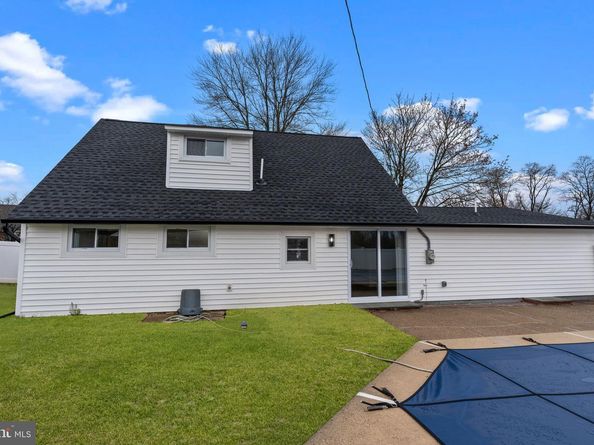 64 Vividleaf Lane, Levittown PA 19054