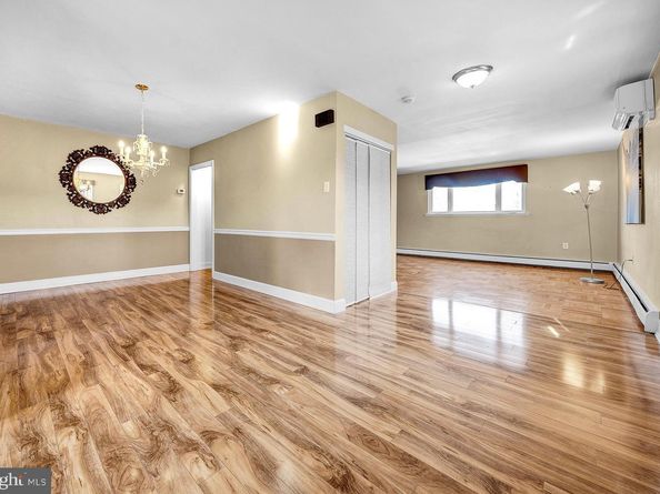 8305 Strahle Place, Philadelphia PA 19111