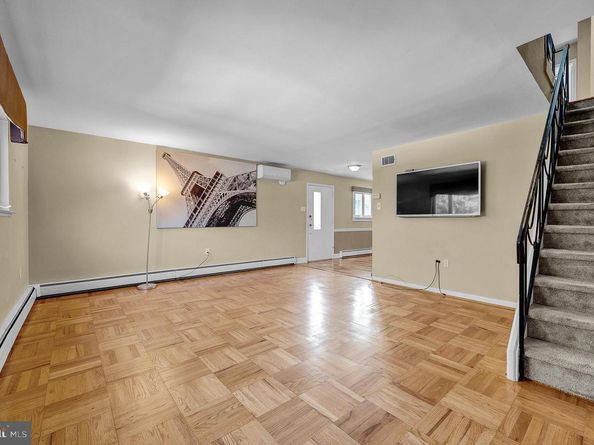 8305 Strahle Place, Philadelphia PA 19111