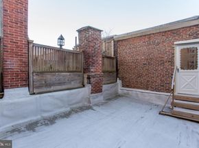 313 S 16TH Street, Philadelphia PA 19102