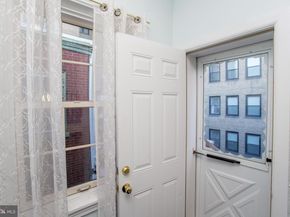 313 S 16TH Street, Philadelphia PA 19102