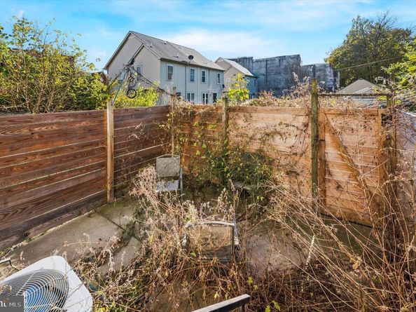 1812 W Montgomery Avenue, Philadelphia PA 19121