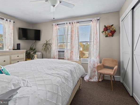 317 N Llanwellyn Avenue, Glenolden PA 19036