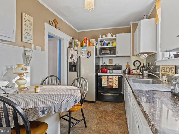 317 N Llanwellyn Avenue, Glenolden PA 19036