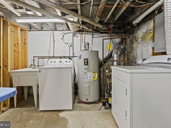 317 N Llanwellyn Avenue, Glenolden PA 19036