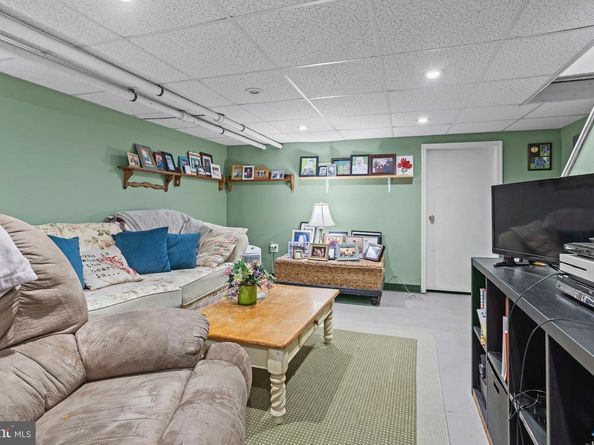 317 N Llanwellyn Avenue, Glenolden PA 19036