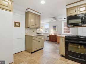 216 Heatherwood Road, Glenside PA 19038