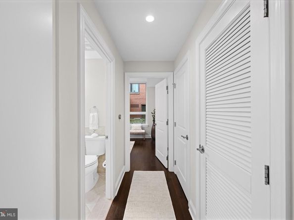 4915 Hampden Lane 109, Bethesda MD 20814