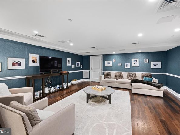 4915 Hampden Lane 109, Bethesda MD 20814