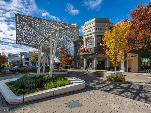 4915 Hampden Lane 109, Bethesda MD 20814