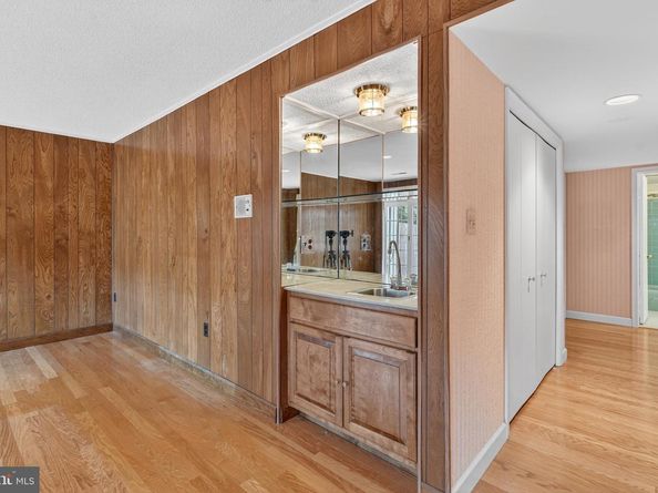 7416 Hallcrest, Mclean VA 22102