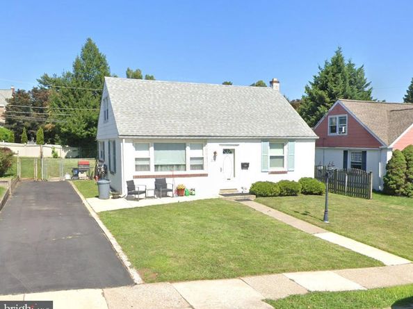 202 Rolling Road, Broomall PA 19008