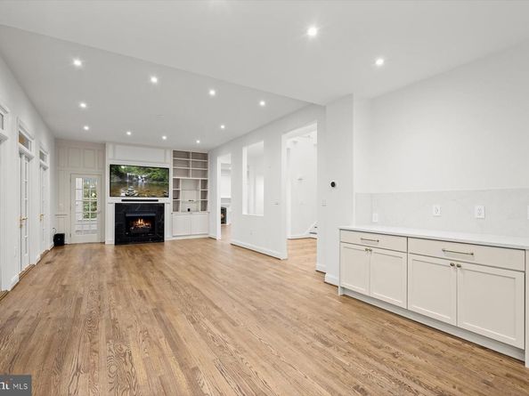 1404 Wynhurst Lane, Vienna VA 22182