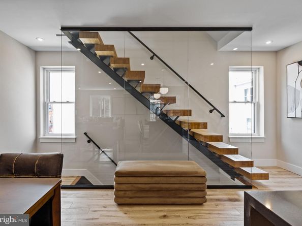 2715 W Flora Street, Philadelphia PA 19121