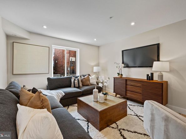 2715 W Flora Street, Philadelphia PA 19121