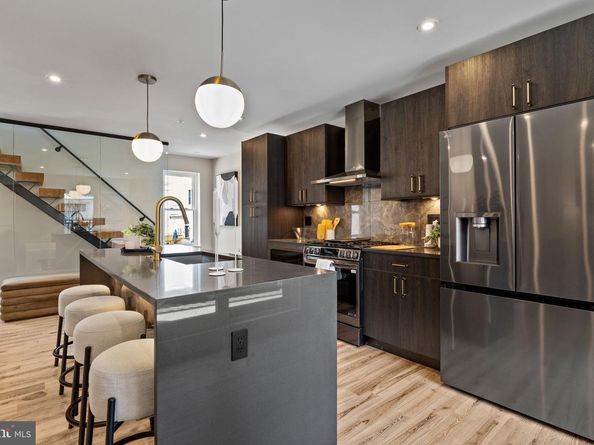 2715 W Flora Street, Philadelphia PA 19121