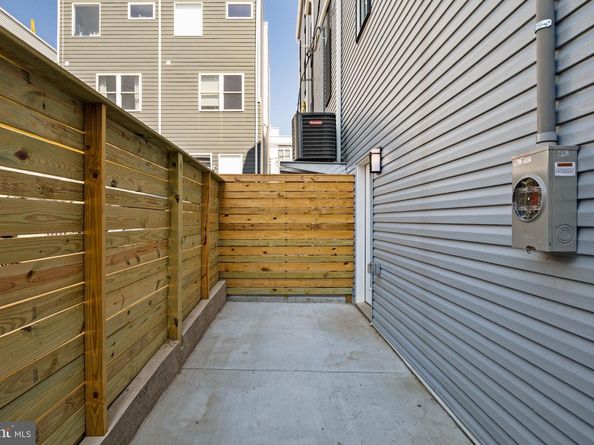 2715 W Flora Street, Philadelphia PA 19121