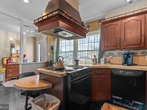 34 Tulip Lane, Levittown PA 19054