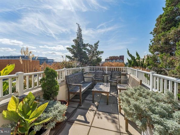 1111 11TH Street NW 408, Washington DC 20001