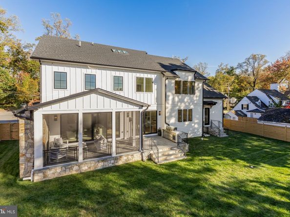 8916 Oneida Lane, Bethesda MD 20817