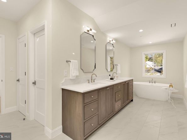 8916 Oneida Lane, Bethesda MD 20817
