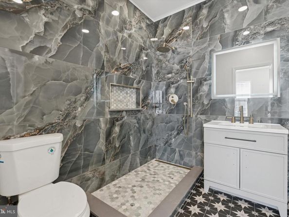2442 S Mildred Street, Philadelphia PA 19148