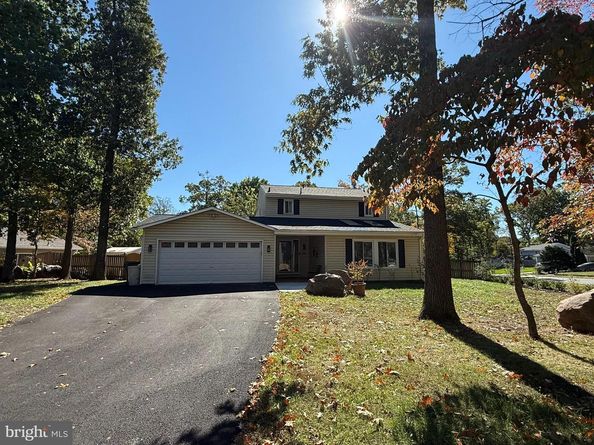 1527 Hiddenbrook Drive, Herndon VA 20170