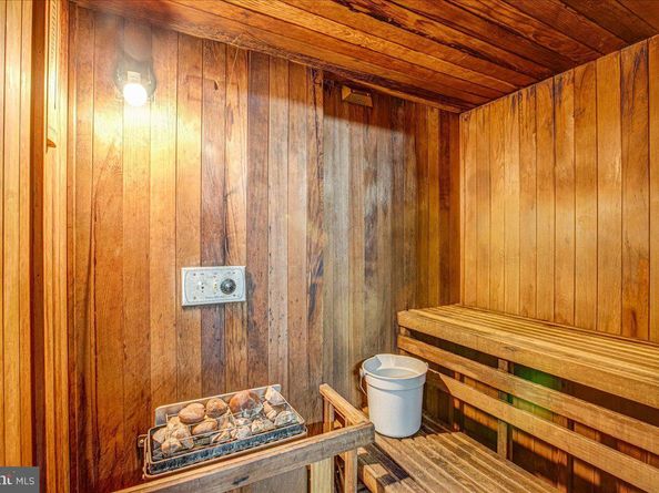 1225 Martha Custis Drive 715, Alexandria VA 22302