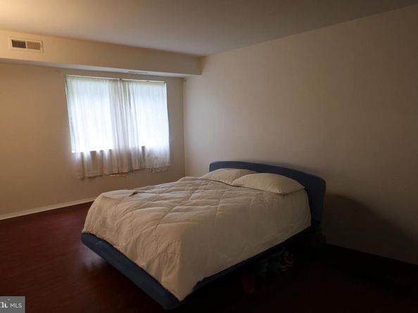 2906 Kings Chapel Road 4, Falls Church VA 22042