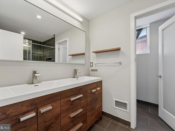 120 W Oxford Street, Philadelphia PA 19122