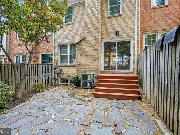 7422 Chummley Court, Falls Church VA 22043