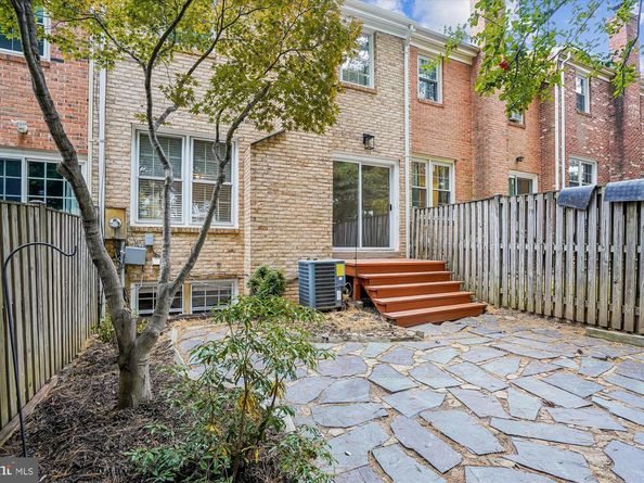 7422 Chummley Court, Falls Church VA 22043