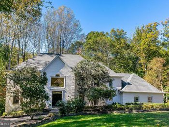 2404 Oakmont Court
