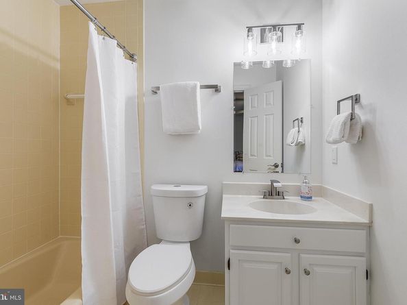 2404 Oakmont Court, Oakton VA 22124