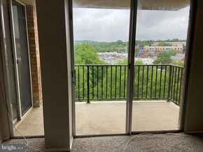 4600 S Four Mile Run Drive 827, Arlington VA 22204