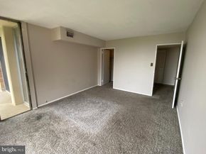 4600 S Four Mile Run Drive 827, Arlington VA 22204